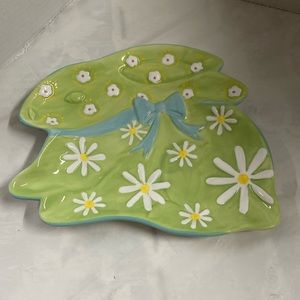 Pier 1 Easter Bunny Rabbit Hand Painted Dolomite Cookie Treats Plate Daisies